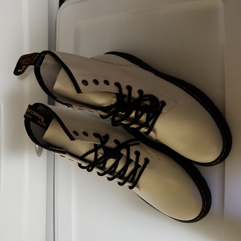 Dr. Martens Combat Boot white